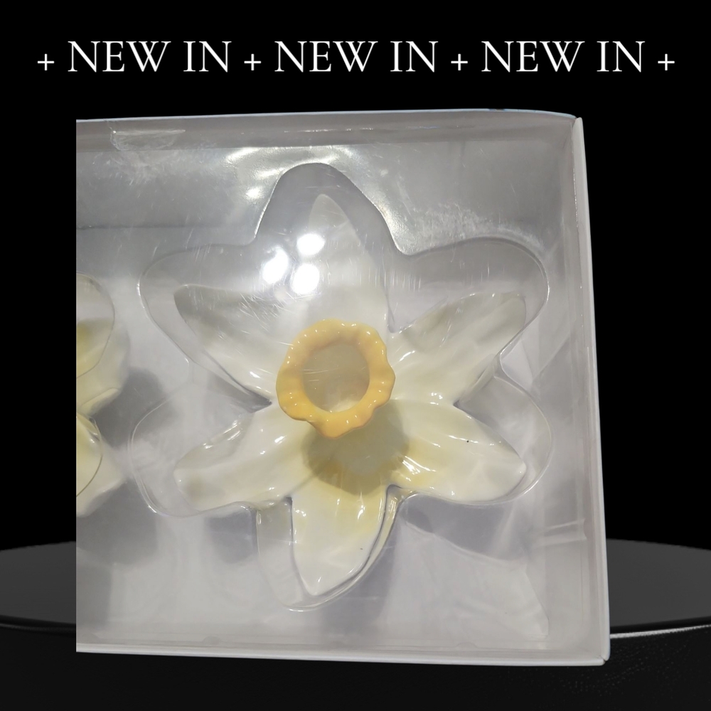 NWT Set Of 2 Cynthia Rowley Cream and Yellow Floral Candle Holders - Picture 4 of 4